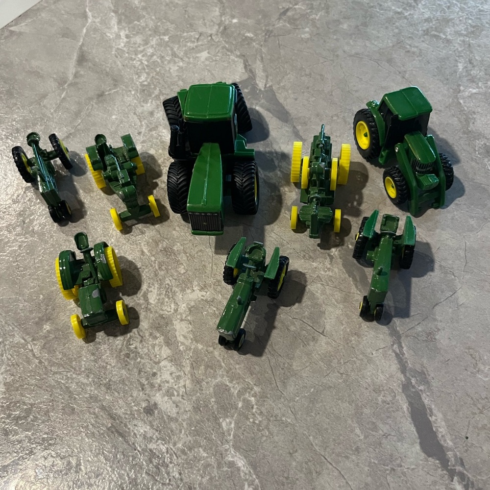 John Deere VTG. Tractor Set(8 pc.)